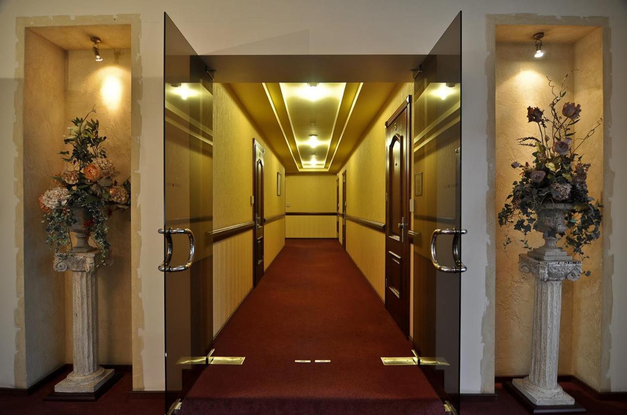 Hotel Sfinksas Kaunas Esterno foto