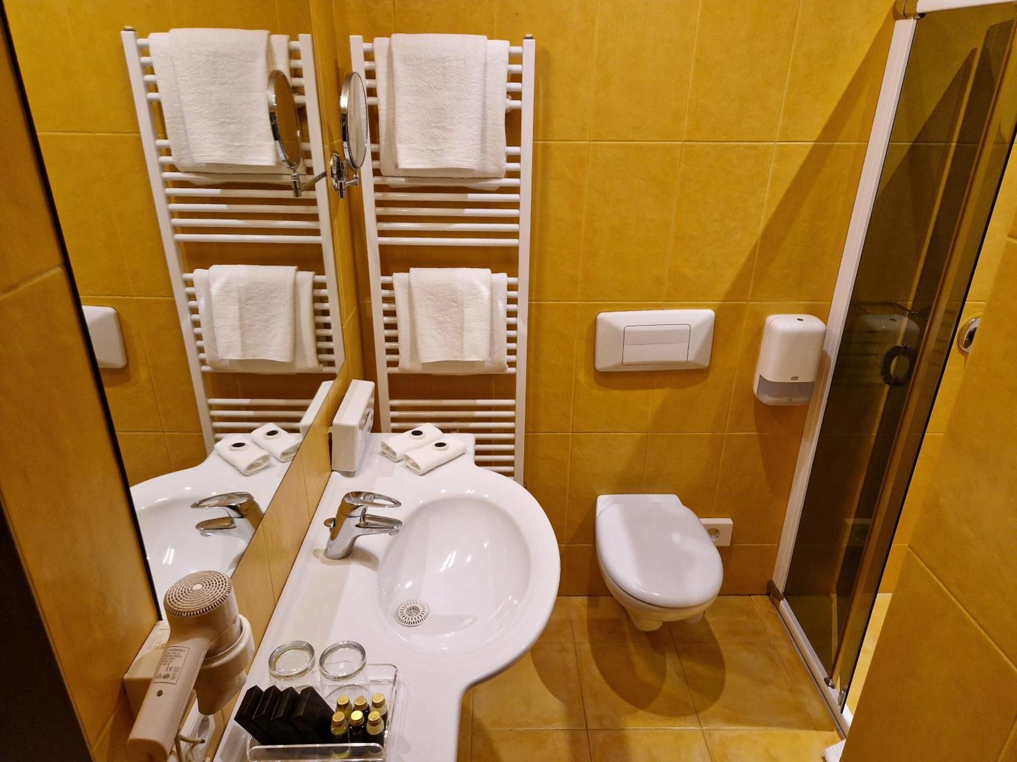 Hotel Sfinksas Kaunas Esterno foto
