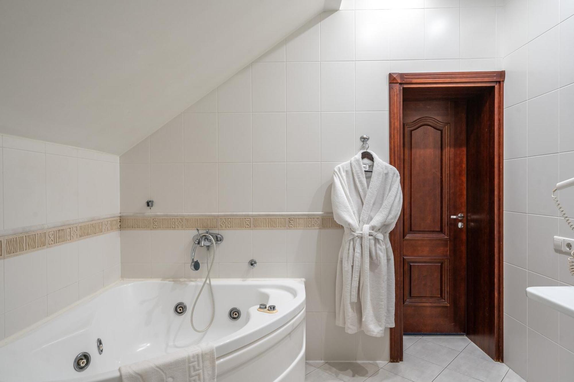 Hotel Sfinksas Kaunas Esterno foto