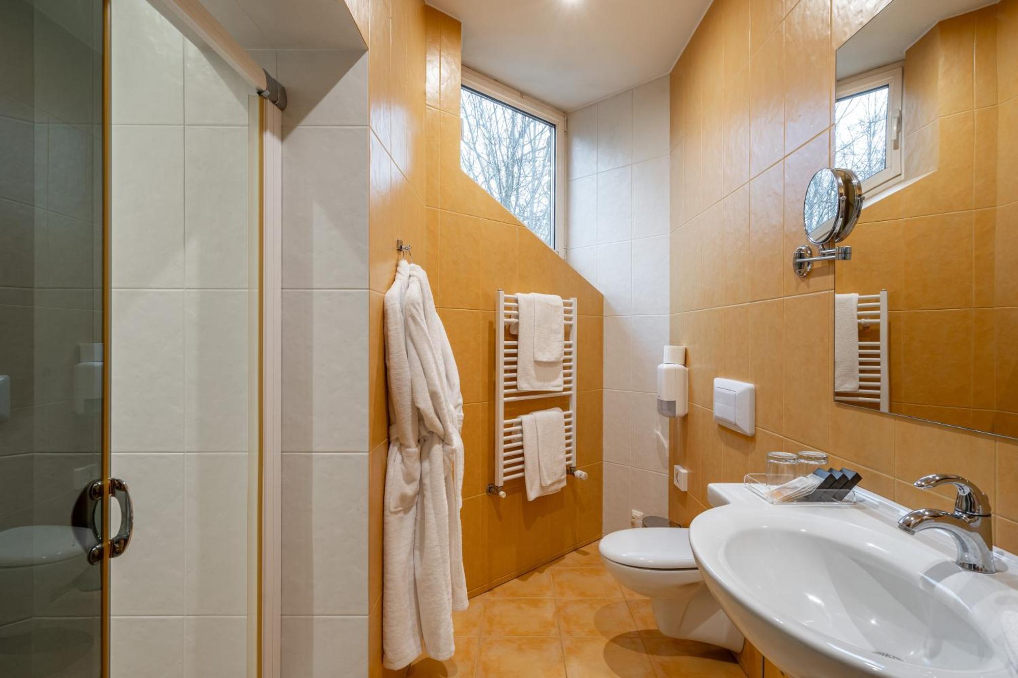 Hotel Sfinksas Kaunas Esterno foto